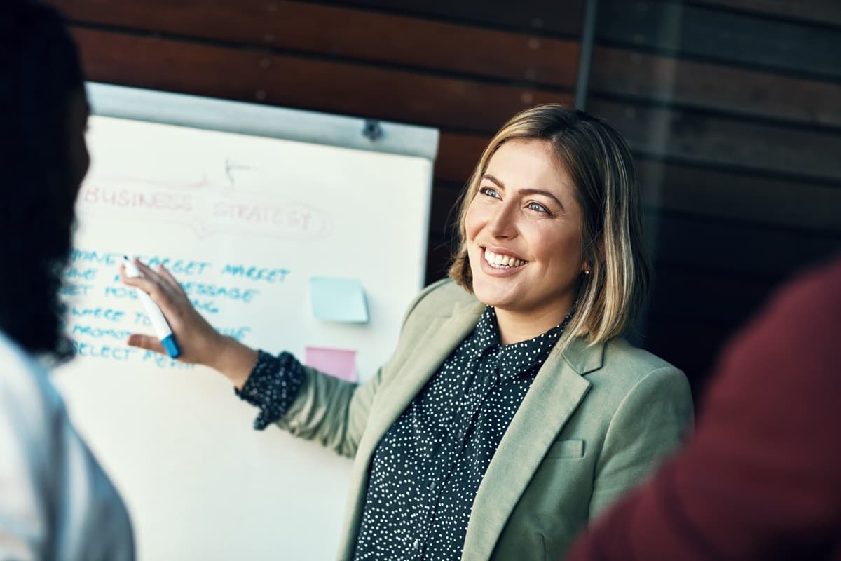 Die 5 besten Anbieter für Führungskräftetraining in Magdeburg – Vorgesetzte durch praxisnahes Lernen am Arbeitsplatz stärken