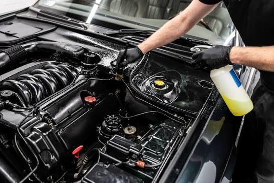 Die 5 besten Motorraumreinigungs-Services in Salzgitter – Schmutz und Fett rund um Bauteile unter der Haube entfernen